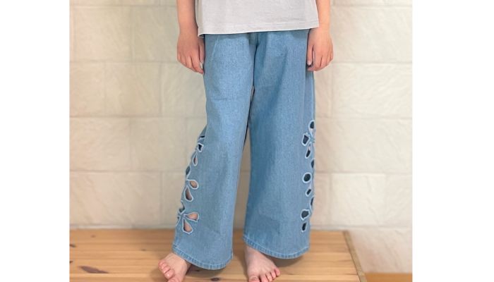 デニムパンツ着用写真