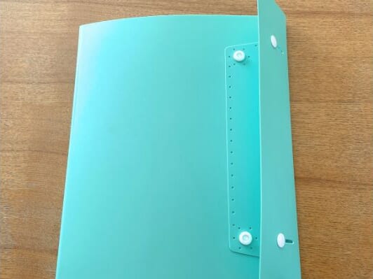 表紙はボタンで外せる