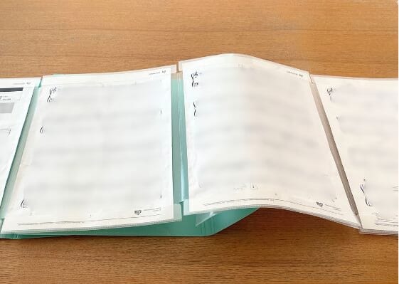表紙に当たる部分が浮き上がる